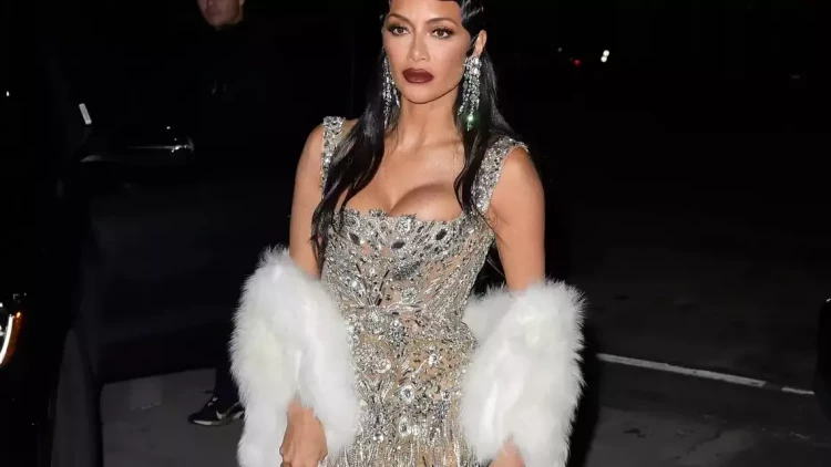 Kimin əvvəli, kimin axırı - 45 yaşlı modelin bikinili fotoları TƏNQİD EDİLDİ