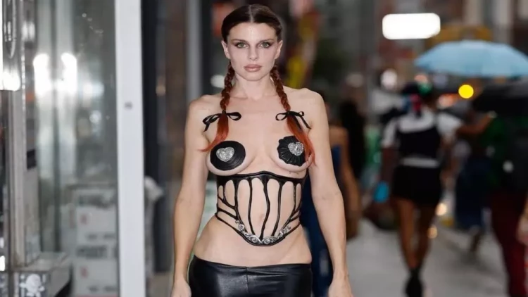 Qeyri-adi geyimlərinin səbəbini açıqladı - FOTO