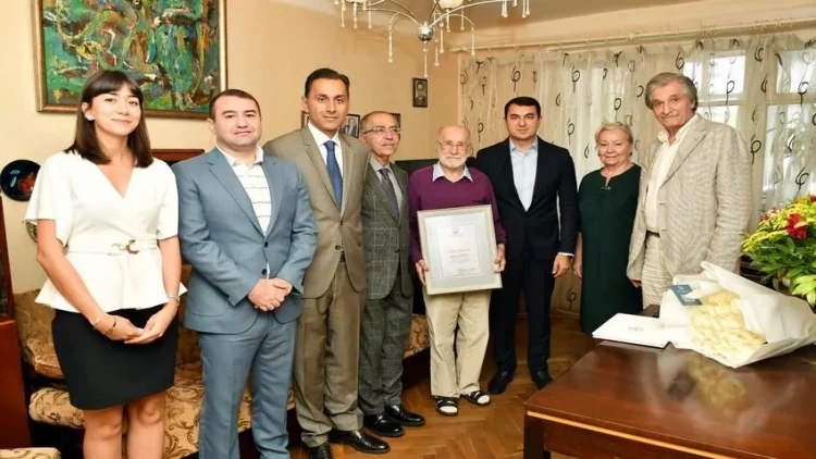 Mədəniyyət naziri 95 yaşlı Xalq rəssamı ilə görüşdü - FOTO