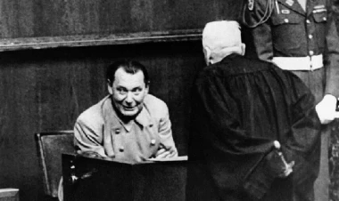 Marşalın ŞOK intiharı – zəhərli kapsulanı Nürnberq həbsxanasına kim ötürüb? - FOTO