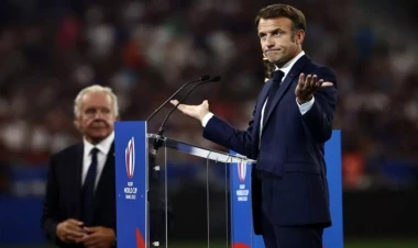 Makron Dünya Kubokunun açılış mərasimində fitə basıldı - VİDEO