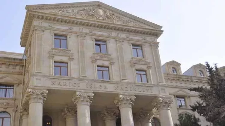 Ermənistan açıq şəkildə yeni səngərlər qazır - XİN