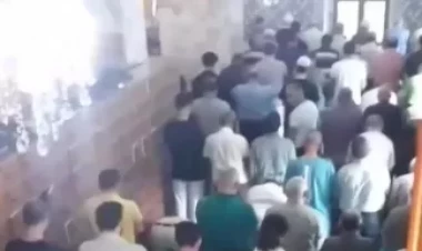 Cümə namazında dava düşdü - Məsciddə biabırçılıq - VİDEO