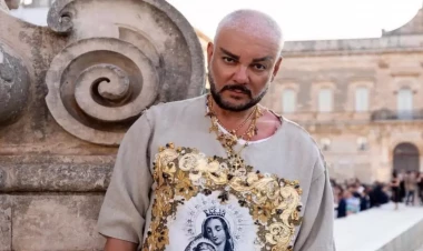 Avtomobil yuyan uşağa 25 min verdi - VİDEO - FOTO