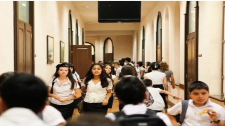 Milli geyimdə olan şagird DƏRSƏ BURAXILMADI - FOTO