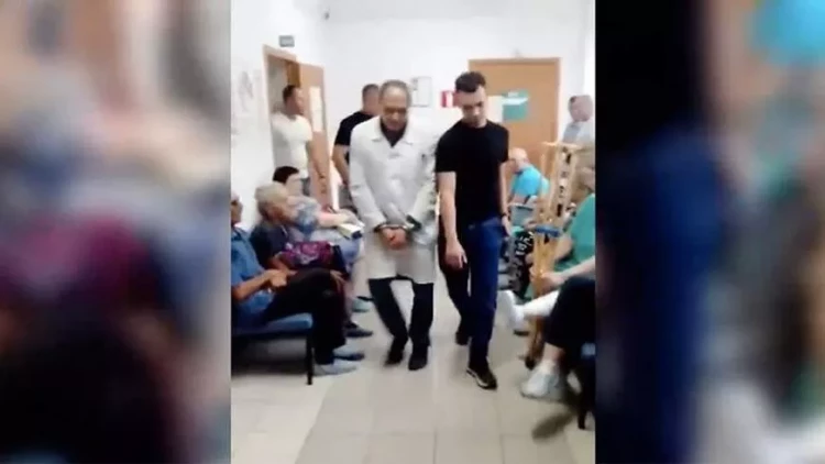 Xəstələrə dərman əvəzinə su verib, dərmanları satan həkim belə tutuldu - VİDEO