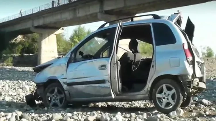 Maşın çaya aşdı, qaçırılan qız öldü - Azərbaycanda dəhşətli hadisə - VİDEO