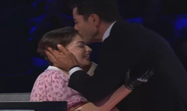 Aparıcı milyonluq suala çatan iştirakçının alnından öpdü - VİDEO - FOTO