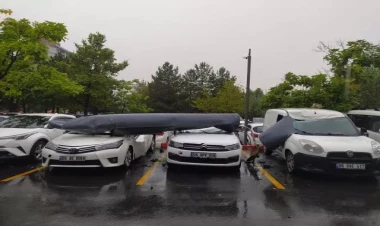 Görünməmiş hadisə - Təyyarənin yanacaq çəni parkinqdəki maşınların üstünə düşdü - VİDEO - FOTO