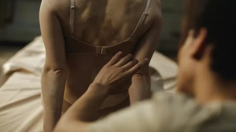 Aktrisanın səsini oğurlayıb porno filmdə istifadə etdilər