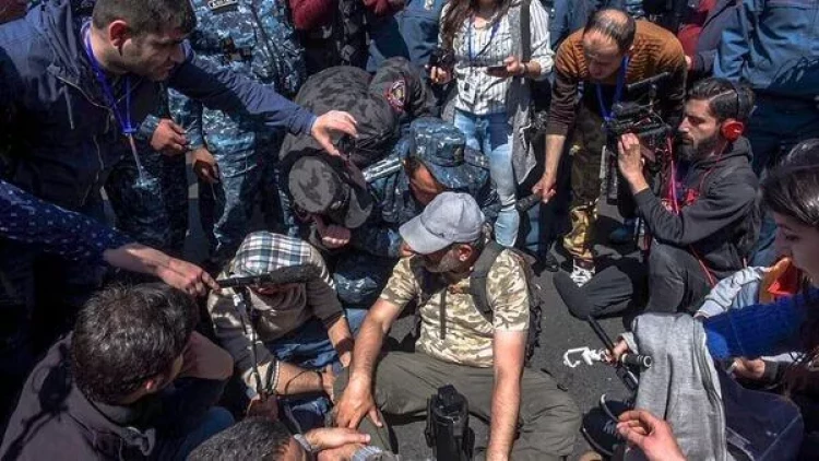 Paşinyanın aşınan dayağı - İrəvanda Qərb mehini Şimal küləyi əvəz edə bilər