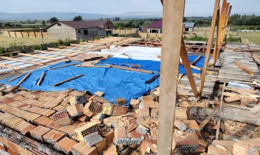 Güclü külək Şəkidə fəsadlar törətdi - FOTO