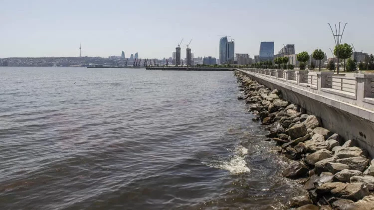 Bakıda keçmiş məhkum özünü dənizə atdı