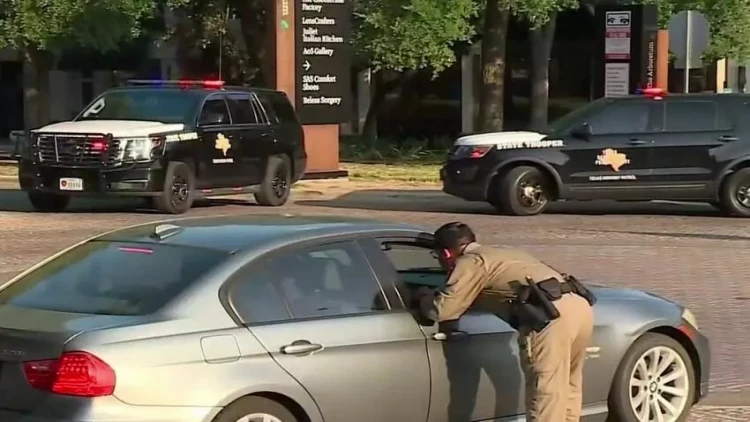 Ticarət mərkəzinin yaxınlığında atışma, ölən və yaralananlar var