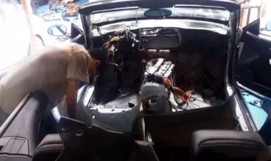 Sükanı sağdan sola keçirilən avtomobillərdə təhlükə üzə çıxdı -  VİDEO