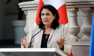 Gürcüstan Prezidentinin 9 ölkəyə səfərinə QADAĞA QOYULDU