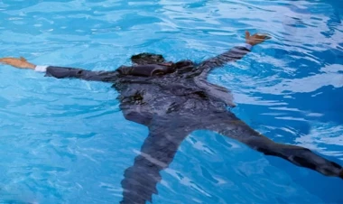 Nazirin hovuzdan meyiti tapıldı - FOTO