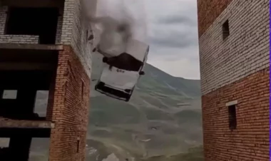 Bloqer “Niva” ilə bir binanın damından digərinə “uçmaq” istəsə də, alınmadı - VİDEO