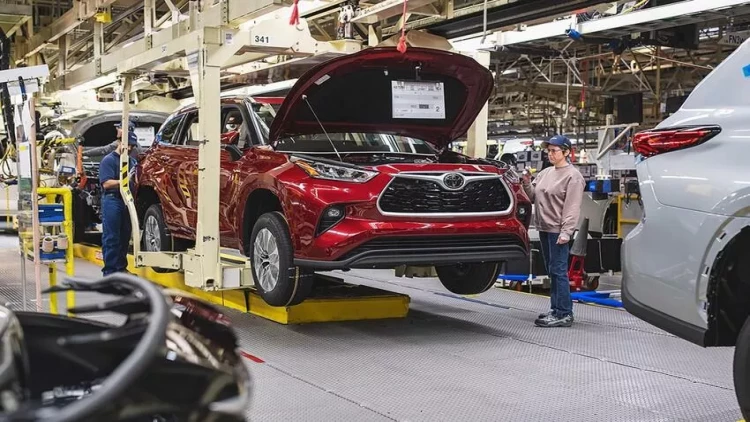 “Toyota” sistem nasazlığından sonra zavodlarını yenidən açır