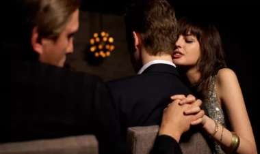 Məşhur müğənni ərinə xəyanətindən danışdı - Özümə cavan oğlan tapdım