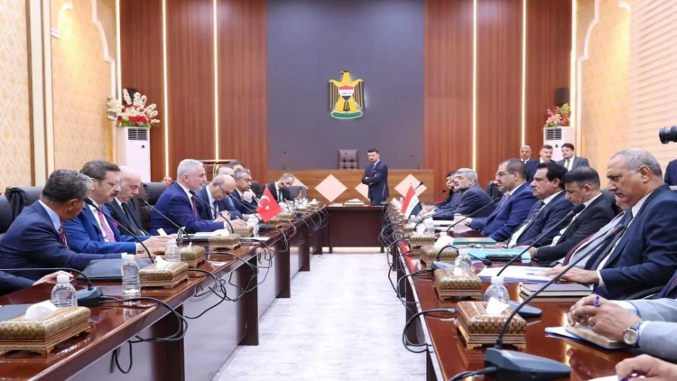 Türkiyənin ticarət naziri iraqlı həmkarı ilə görüşüb