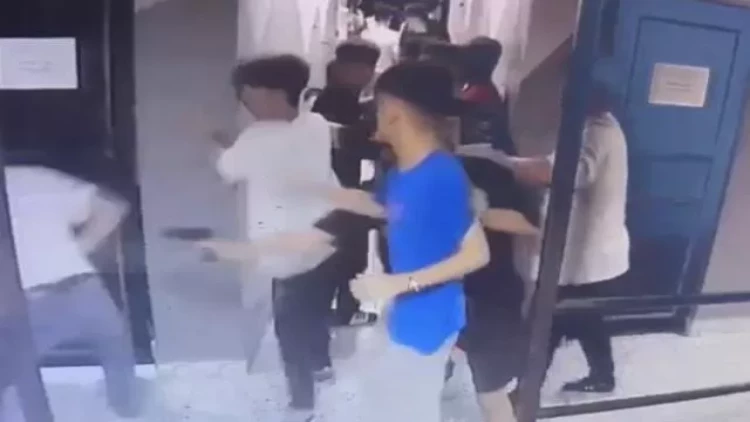 Soyunma otağında dəhşət - Qorxudan dili tutuldu - VİDEO