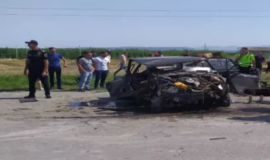 Ata-oğul maşınla bir-birini vurdu - Ölən var - YENİLƏNİB - FOTO