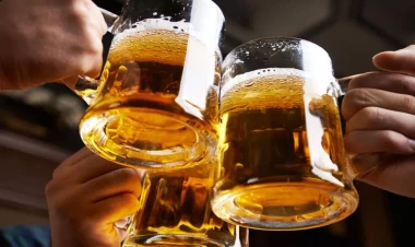 Hazırladığı robotla pivə içməyə getdi