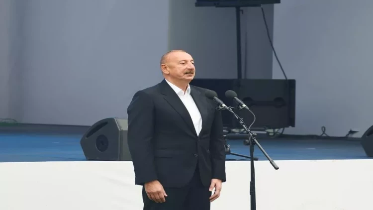 İlham Əliyev: Bu xoşbəxtliyi bizə bəxş edən müzəffər Silahlı Qüvvələrimizdir