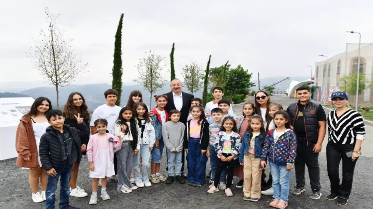 İlham Əliyev və Mehriban Əliyeva “Laçın Şəhəri Günü” bayram şənliklərində iştirak ediblər - VİDEO - FOTO