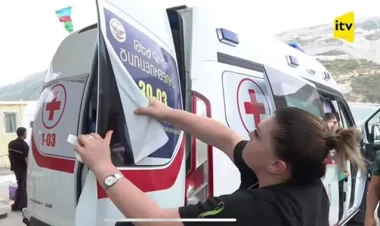 Sərhədçilərimiz erməni maşınının üstündəki emblemi sökdürdü - VİDEO