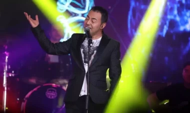 Səhnə ilə vidalaşır - Kəndə köçəcək, namaza başlayacaq