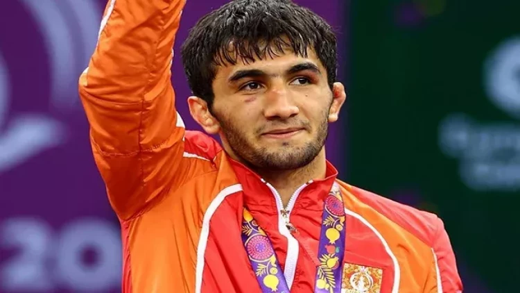 Bakıda Olimpiya çempionu sevgilisinin ərini bıçaqladı - Məhkəmə işi