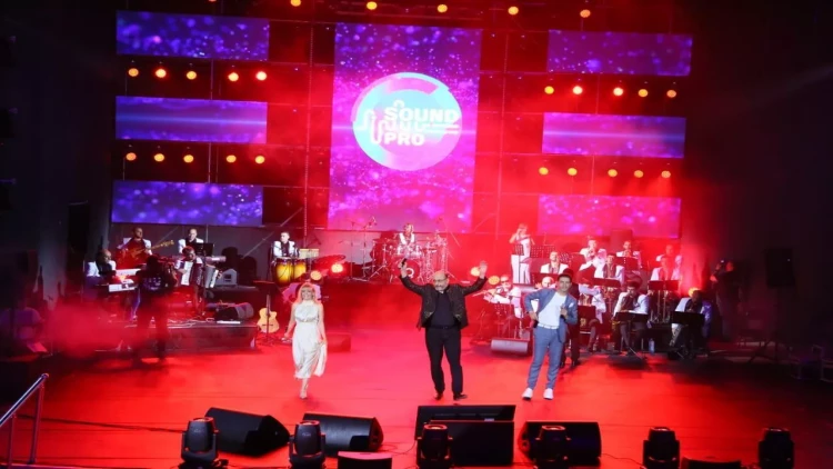 Yaşıl teatrda Eyyub Yaqubov və 