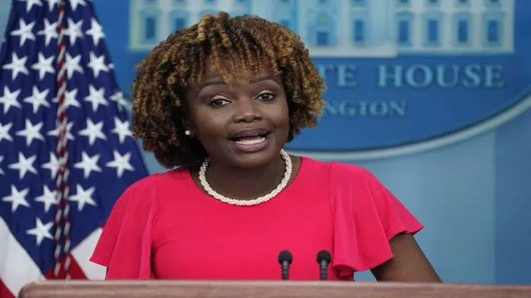 Ağ Evin mətbuat katibi təsadüfən ABŞ prezidentinin adından xəbər paylaşıb