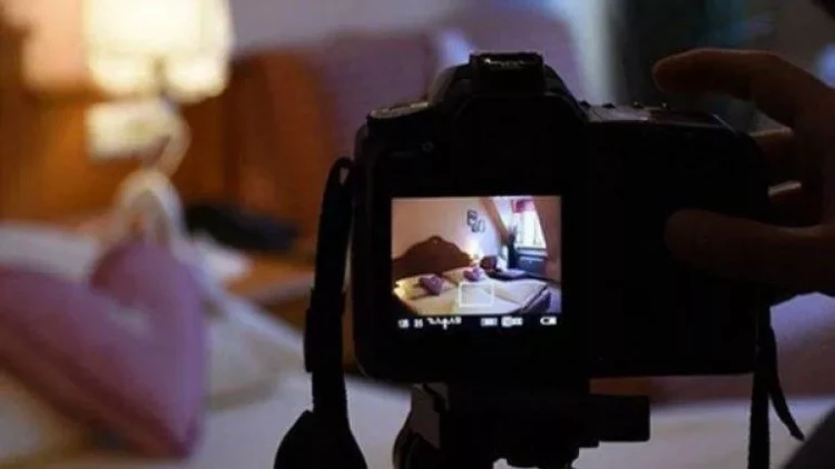 Bakıda şok olay: İki qadın ingilisin çılpaq fotolarını çəkdi, sonra isə... - Təfərrüat