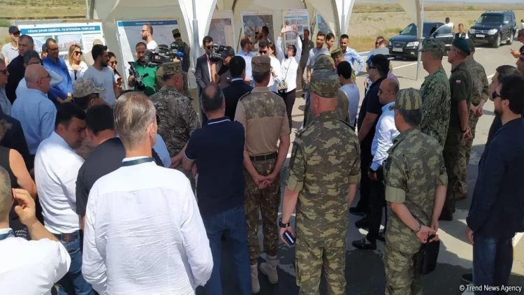 Diplomatik korpus üzvləri Ağdam-Xankəndi yolunda olublar - FOTO