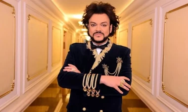 Məşhur müğənni pencəyini 25 minə satdı