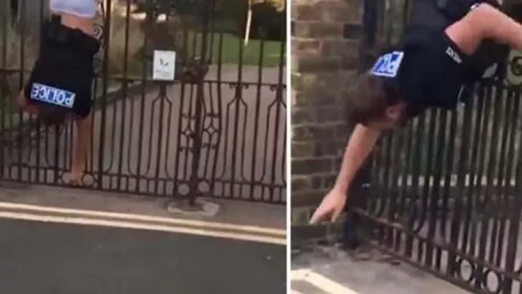 Polis barmaqlıqlara ilişərək çətin vəziyyətə düşdü  – VİDEO