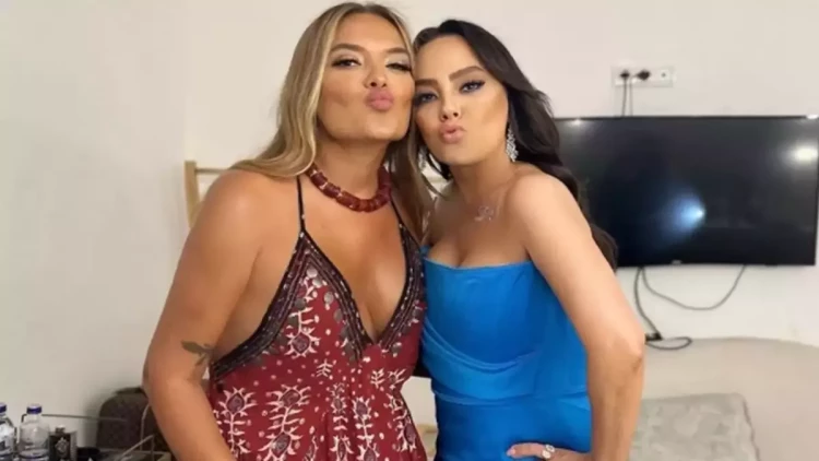 Səhnədə Ebru Gündeşin qarşısında baş əydi - VİDEO