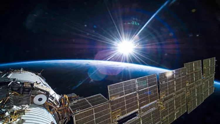 18 yaşlı tələbə qız anası ilə kosmosa bilet uddu - FOTO