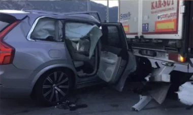 Məşhur müğənni qəzaya düşdü - FOTO