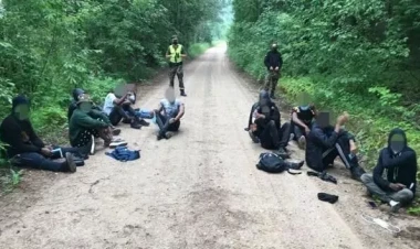 Polşa Belarusla sərhədə 2 min hərbçi göndərir