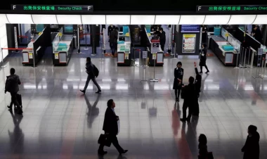 Qasırğaya görə 350-dən çox aviareys təxirə salındı