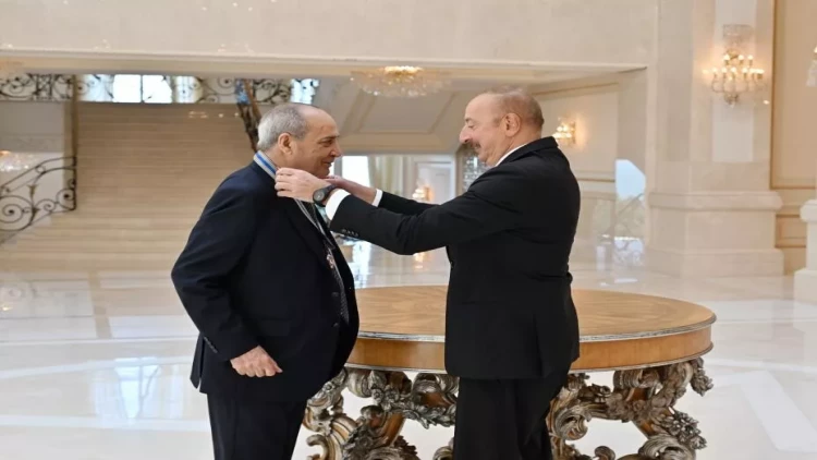 İlham Əliyev Xalq artisti Rasim Balayevə “İstiqlal” ordenini təqdim edib - FOTO