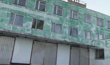 Bina sakinlərlə birlikdə satıldı