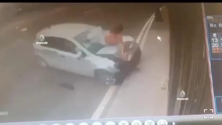 Bakıda avtomobil hamilə qadını belə vurdu - Dəhşət dolu VİDEO