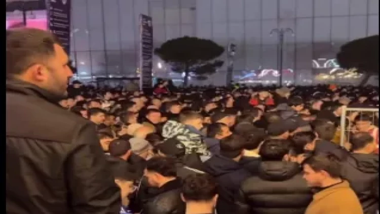 Hazırda Tofiq Bəhramov adına stadionun qarşısı - VİDEO