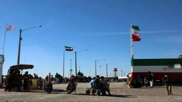 İran bir ayda 43 mindən çox əfqanı “Taliban”a təhvil verib