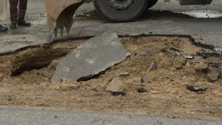 Bakkıda yol çökdü - VİDEO